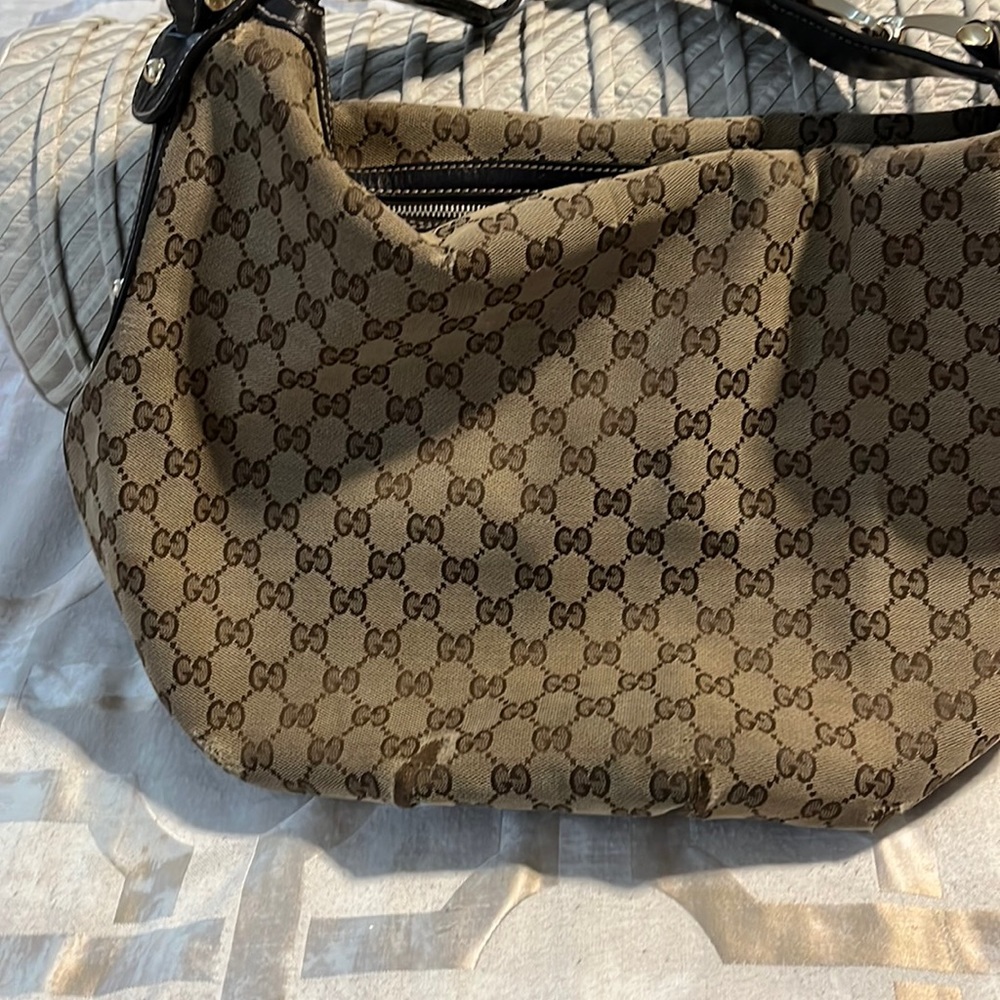 Authentic Gucci canvas hobo large purse.